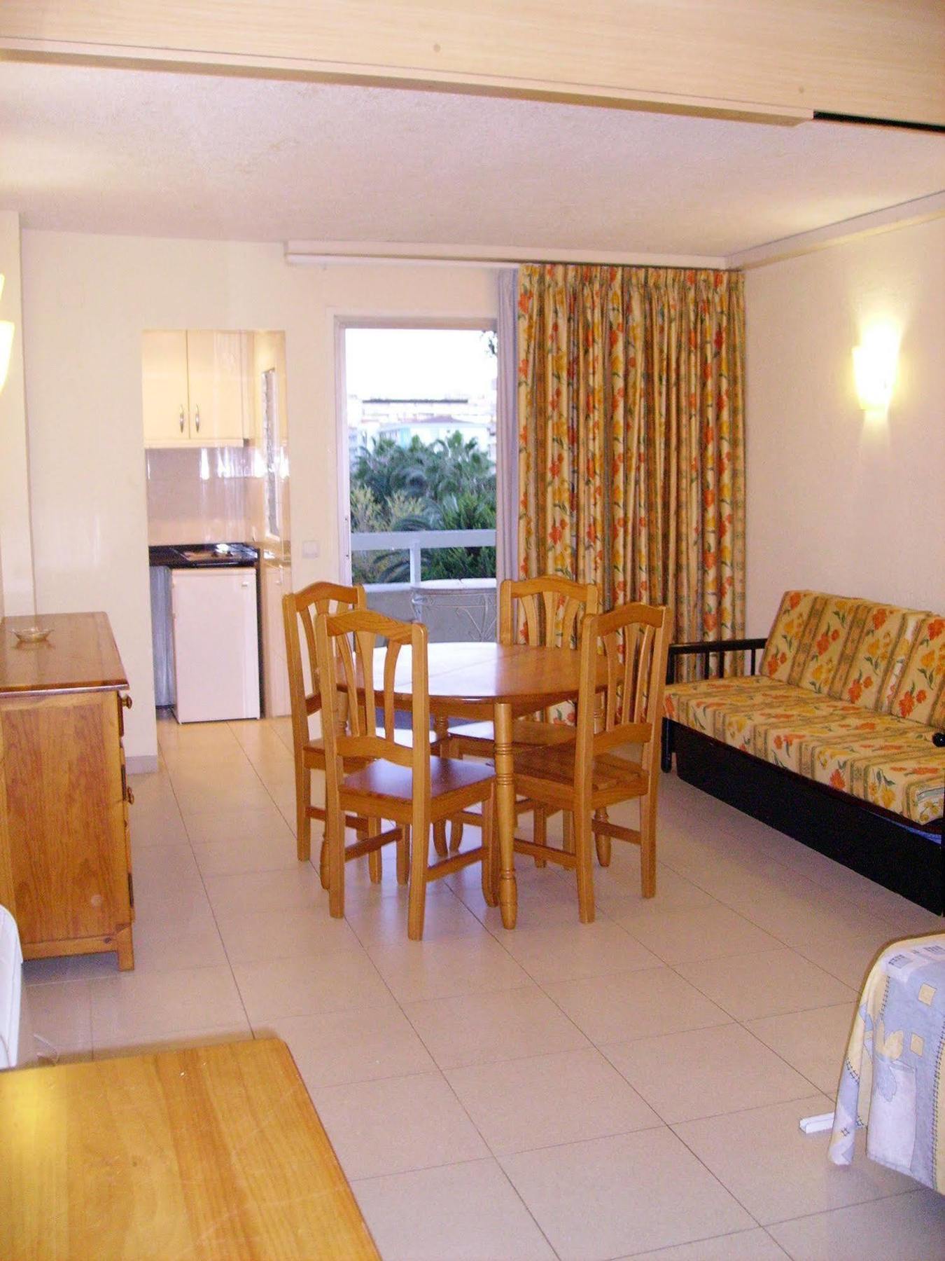Apartamentos Alboran-Arysal Salou Exterior photo